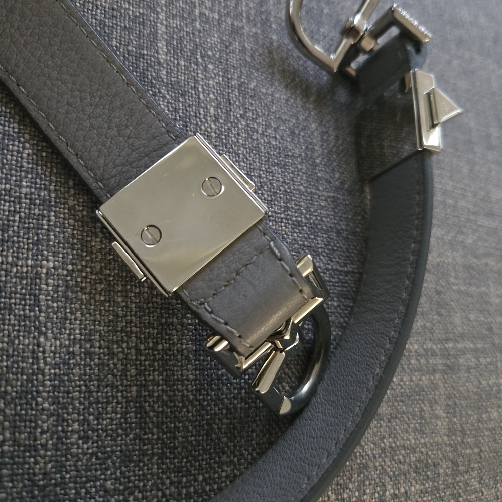 Givenchy Small Antigona in pearl grey - Picture 3 of 16